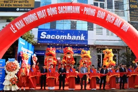 Sacombank Gia Lai khai trương hoạt động phòng giao dịch Đăk Đoa. Ảnh: H.H