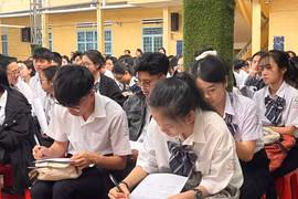 Trường THPT Phan Bội Châu tập huấn, hướng dẫn học sinh đăng ký trực tuyến dự thi tốt nghiệp THPT 2025