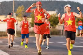 Hơn 100 runner hoàn thành cự ly 30,4 km chào mừng đại lễ 30-4