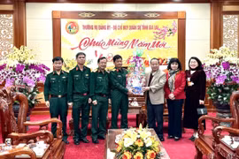 Đồng chí Châu Ngọc Tuấn-Phó Bí thư Thường trực Tỉnh ủy, Trưởng Đoàn đại biểu Quốc hội tỉnh Gia Lai đã đến thăm chúc Tết cán bộ, chiến sỹ Bộ Chỉ huy Quân sự tỉnh. Ảnh: Hà Duy