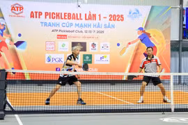 Trong ngày 12-7, các tay vợt thi đấu ở nội dung đôi nam trình 5.2. Ảnh: H.H