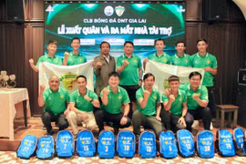 Đội bóng Doanh nhân Trẻ Gia Lai FC sẵn sàng thi đấu hết mình. Ảnh: Hoàng Hoài