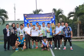 Đội bóng Doanh nhân trẻ Gia Lai vô địch Giải bóng đá Chào xuân Bính Ngọ 2026.
