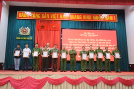 Khen thưởng đột xuất cho 15 đơn vị và các cá nhân tham gia phá án vụ cướp ngân hàng tại Gia Lai