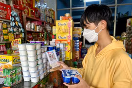 Các hộ kinh doanh phải xuất hóa đơn điện tử khi bán hàng trực tiếp cho người tiêu dùng kể từ ngày 1-6-2025. Ảnh: Hà Duy