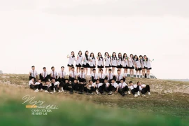 Rạo rực vào mùa kỷ yếu: Lưu giữ thanh xuân bằng những khung hình rực rỡ