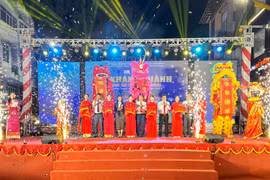 Khánh thành Phố ẩm thực Diên Hồng