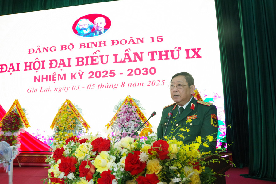 Thượng Tướng Huỳnh Chiến Thắng phát biểu chỉ đạo đại hội. Ảnh: Vĩnh Hoàng imgp7268.jpg