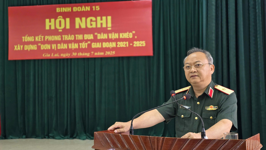 Thiếu tướng Hoàng Văn Sỹ phát biểu chỉ đạo tại hội nghị. Ảnh: Vĩnh Hoàng z6856301831039-690690ddbb9aba9a617d2378e90bc029.jpg