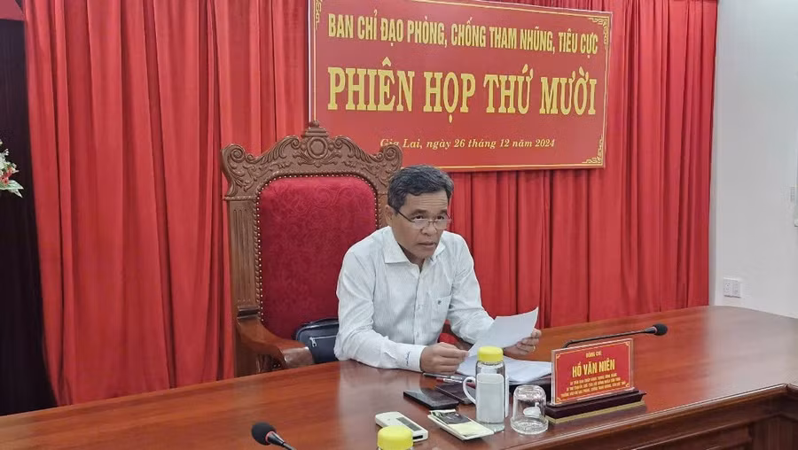 bi-thu-tinh-uy-ho-van-nien-chu-tri-phien-hop.jpg