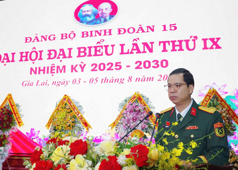 Đại tá Khuất Bá Cao-Bí thư Đảng ủy Binh đoàn 15 phát biểu bế mạc đại hội. Ảnh: Vĩnh Hoàng z6874698021081-c92cfec48033ee483b85679c32c92a88.jpg