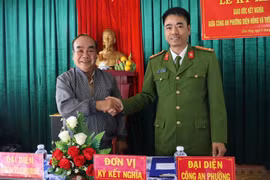 Công an phường Diên Hồng kết nghĩa với làng Pleiku Roh