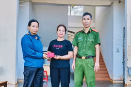 Chị Trần Thị Ước nhặt được ví chứa 7 triệu đồng, trả lại người đánh rơi