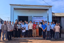 Chư Sê: Bàn giao 3 căn nhà cho hộ nghèo 