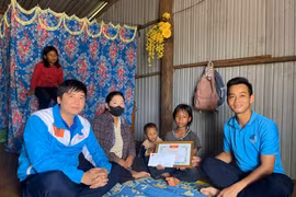 Khen thưởng học sinh lớp 5 dũng cảm cứu người khỏi đuối nước