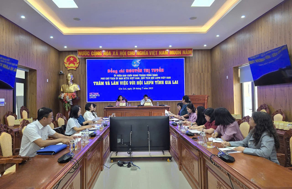 Quang cảnh buổi làm việc. Ảnh: Hồng Thương quang-canh-buoi-lam-viec-anh-hong-thuong.jpg