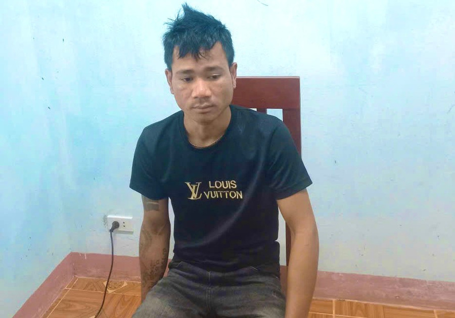 Đối tượng Vít đã bị bắt giữ khi đang lẩn trốn ở xã Biển Hồ. Ảnh: Văn An doi-tuong-vit-da-bi-bat-giu-khi-dang-lan-tron-o-xa-bien-ho-anh-van-an.jpg