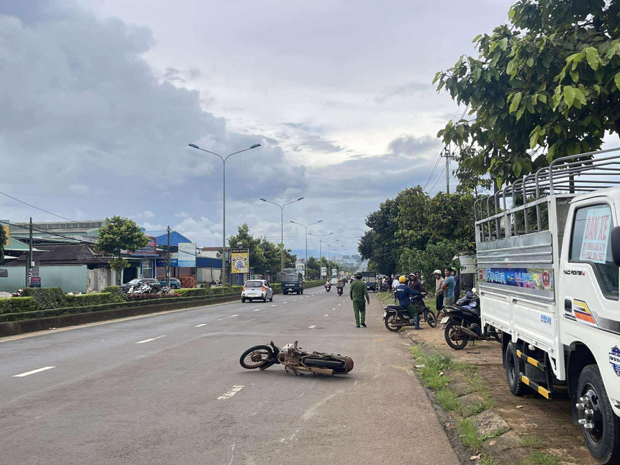 Hiện trường vụ tai nạn khiến 2 người thương vong. Ảnh: Minh Hiếu hien-truong-vu-tai-nan-khien-2-nguoi-thuong-vong-anh-minh-hieu.jpg
