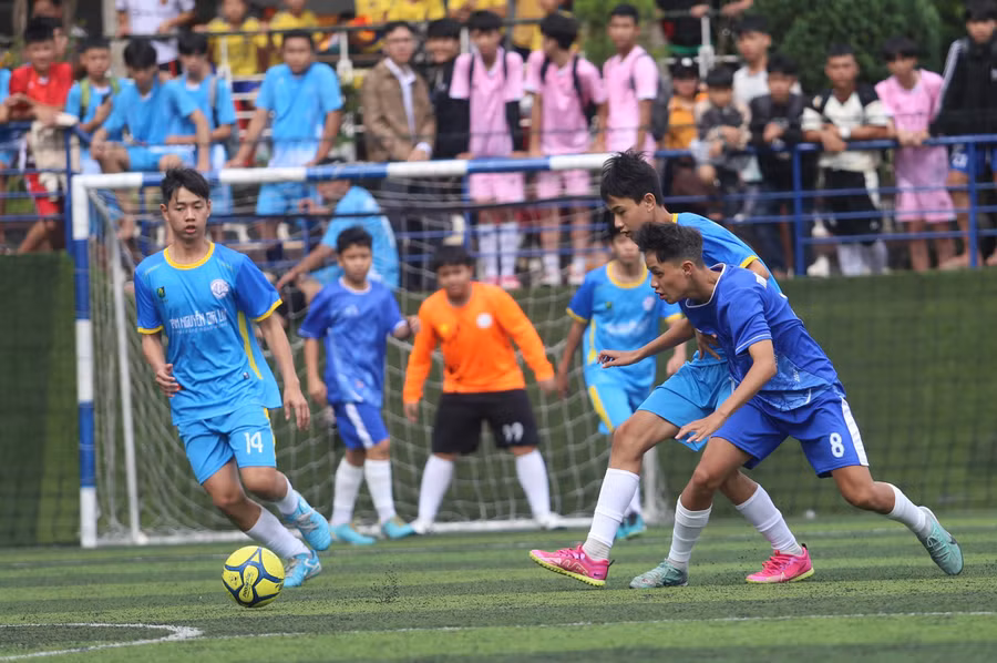 Các đội bóng sẽ thi đấu theo thể thức bóng đá mini 5 người. Ảnh Văn Ngọc.jpg