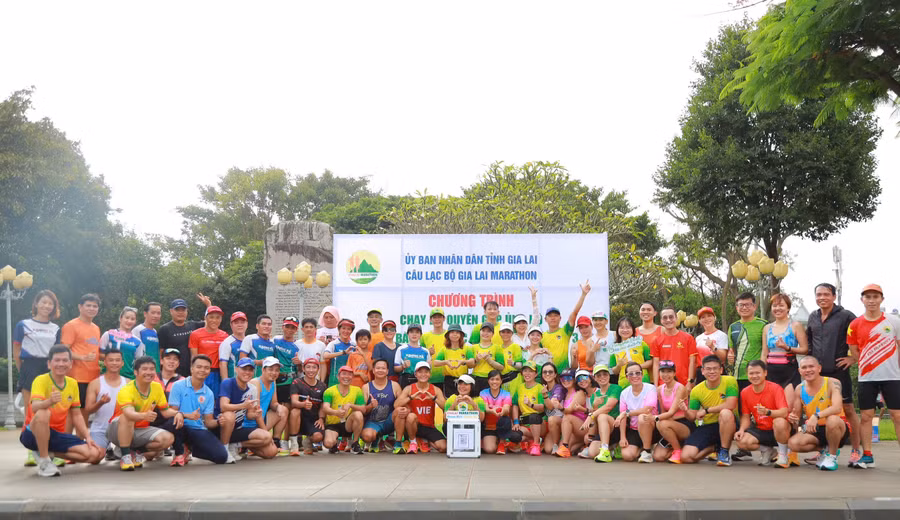 Đông đảo chân chạy trong cả tỉnh đã hưởng ứng sự kiện ý nghĩa hướng về đồng bào miền Bắc. Ảnh Văn Ngọc.JPG