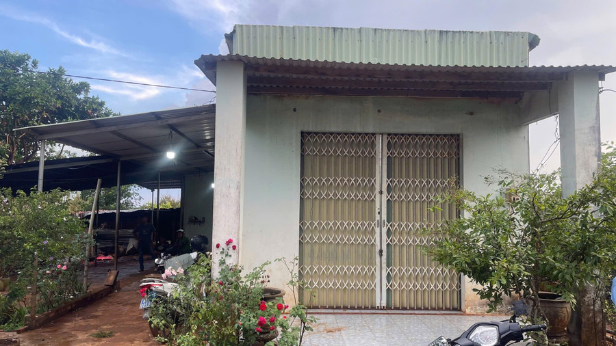 Căn nhà nơi 3 mẹ con bà T. tử vong. Ảnh: Duy Hải can-nha-noi-3-me-con-ba-t-tu-vong-anh-duy-hai.jpg