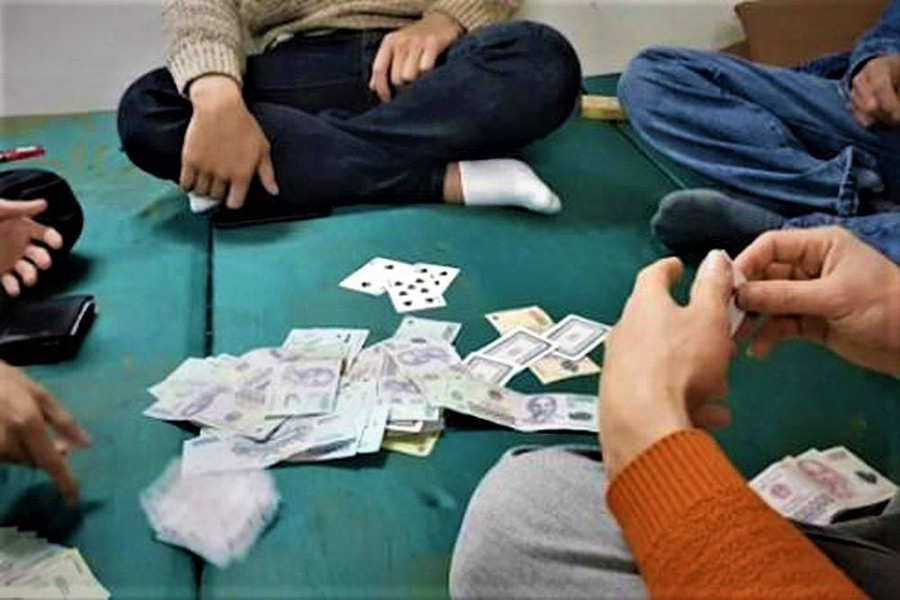 10 đối tượng nữ bị bắt quả tang khi đang đánh bài xì lát ăn tiền. Ảnh minh họa 10-doi-tuong-nu-bi-bat-qua-tang-khi-dang-danh-bai-xi-lat-an-tien-anh-minh-hoa.jpg
