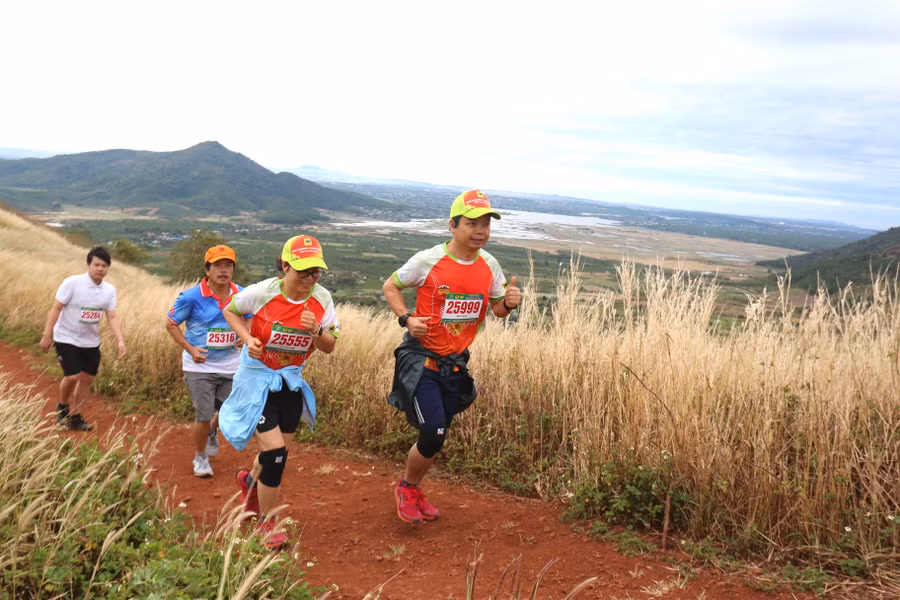cac-runner-chinh-phuc-cung-duong-chay-dac-biet-day-hung-khoi-anh-van-ngoc.jpg