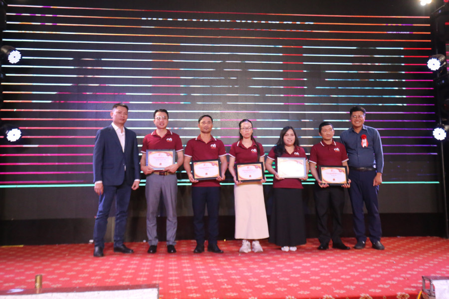 Olam Gia Lai beloont uitmuntende medewerkers. Foto: Van Ngoc olam-gia-lai-da-trao-21-giai-thuong-cho-nhan-vien-xuat-sac-trong-dip-nay-anh-van-ngoc.jpg