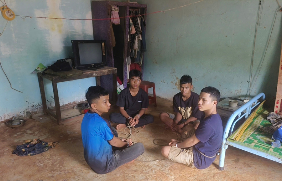 Tình trạng thanh-thiếu niên người dân tộc thiểu số tụ tập sử dụng ma túy có dấu hiệu gia tăng. Ảnh: Chí Trung tinh-trang-thanh-thieu-nien-nguoi-dtts-tu-tap-su-dung-ma-tuy-co-dau-hieu-gia-tang-anh-chi-trung.jpg