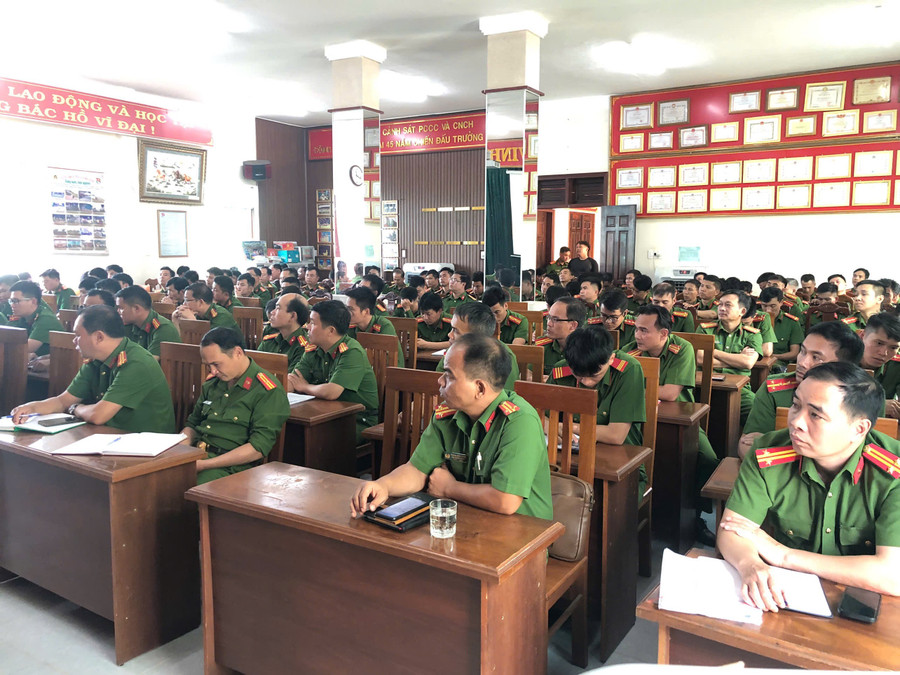Hơn 150 cán bộ, chiến sĩ Công an cấp xã tham gia tập huấn. Ảnh: Văn Ngọc hon-150-can-bo-chien-si-cong-an-cap-xa-tham-gia-tap-huan-anh-van-ngoc.jpg