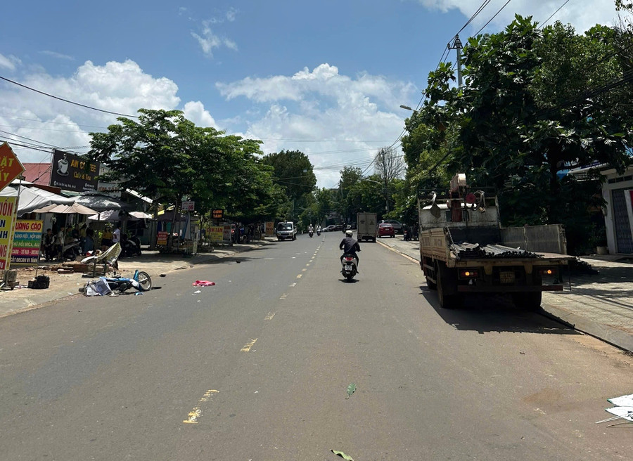 Hiện trường vụ tai nạn khiến bà P. tử vong. Ảnh: Việt Hoàng hien-truong-vu-tai-nan-khien-ba-p-tu-vong-anh-viet-hoang.jpg