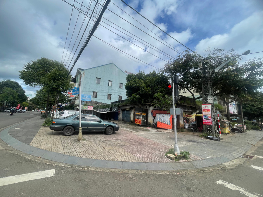 Lô "đất vàng" nằm ở vị trí đắc địa 2 mặt tiền đường lớn. Ảnh: Văn Ngọc lo-dat-vang-o-vi-tri-dac-dia-2-mat-tien-duong-lon-anh-van-ngoc.jpg