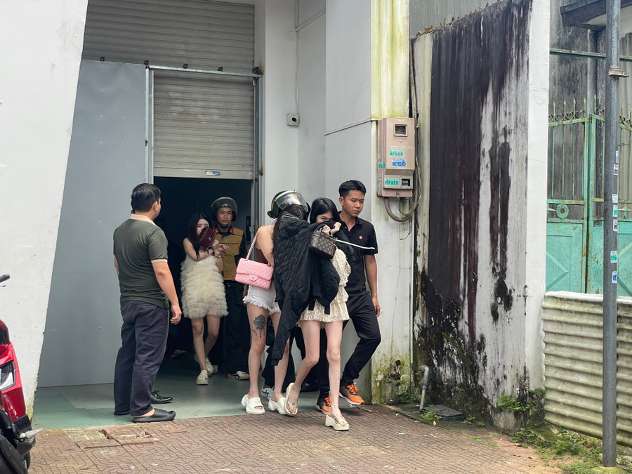 Các đối tượng bị phát hiện "bay lắc" có tuổi đời còn khá trẻ. Ảnh: Văn Ngọc cac-doi-tuong-bi-bat-co-tuoi-doi-con-kha-tre-anh-van-ngoc.jpg