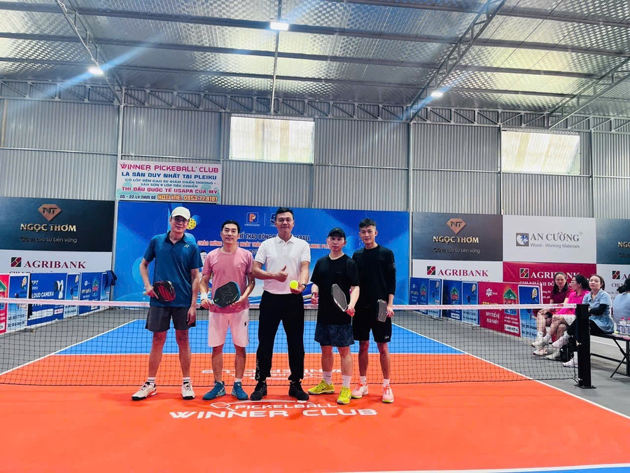 cac-thanh-vien-cua-cau-lac-bo-pickleball-winner-phuong-pleiku-22xong-dat22-tu-mung-1-tet-anh-the-quang.jpg