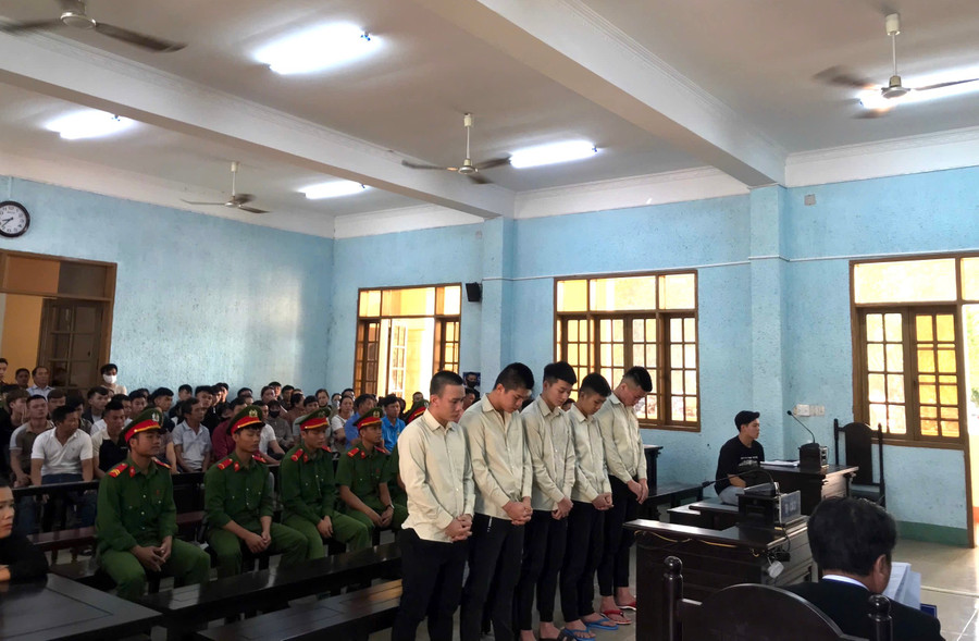 5 bị cáo đã bị đưa ra xét xử về tội "Giết người". Ảnh: Văn Ngọc 5-bi-cao-da-bi-tuyen-an-ve-toi-giet-nguoi-anh-van-ngoc.jpg