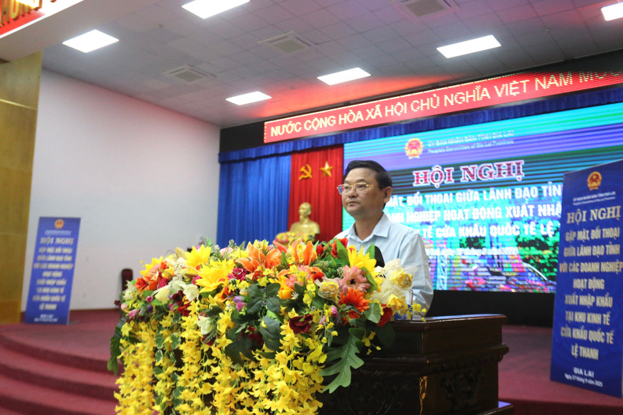 Phó Chủ tịch UBND tỉnh Nguyễn Tự Công Hoàng phát biểu khai mạc Hội nghị. Ảnh: Văn Ngọc pho-chu-tich-ubnd-tinh-nguyen-tu-cong-hoang-phat-bieu-khai-mac-hoi-nghi-anh-van-ngoc.jpg