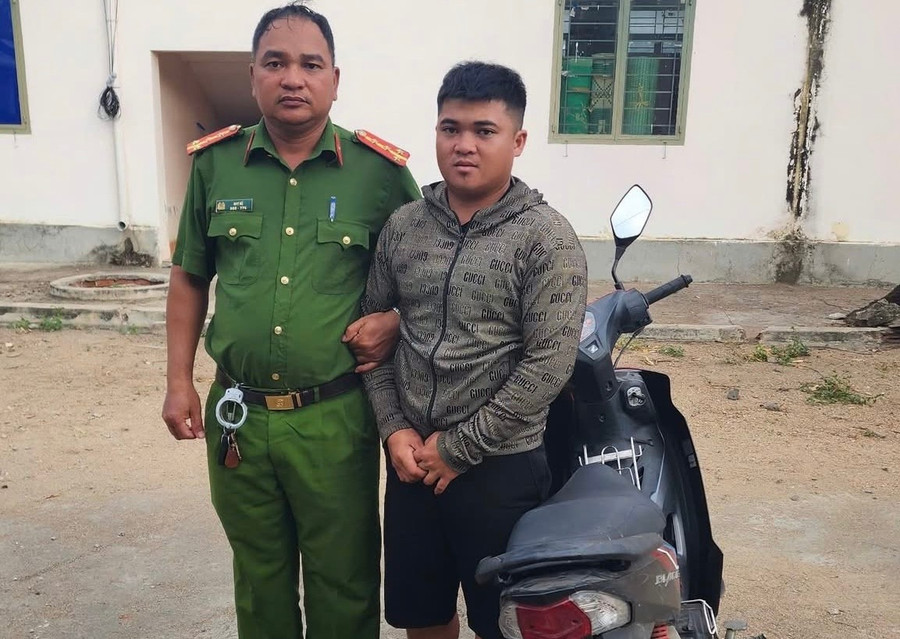 cong-an-xa-ia-tul-xac-dinh-doi-tuong-chuai-phai-da-trom-chiec-xe-may-cua-nguoi-dan-anh-dvcc.jpg