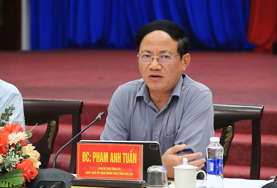 Chủ tịch UBND tỉnh Phạm Anh Tuấn gợi mở nhiều nội dung cho các doanh nghiệp trao đổi tại Hội nghị. Ảnh: Văn Ngọc chu-tich-ubnd-tinh-pham-anh-tuan-goi-y-nhieu-noi-dung-mo-cho-cac-doanh-nghiep-anh-van-ngoc.jpg
