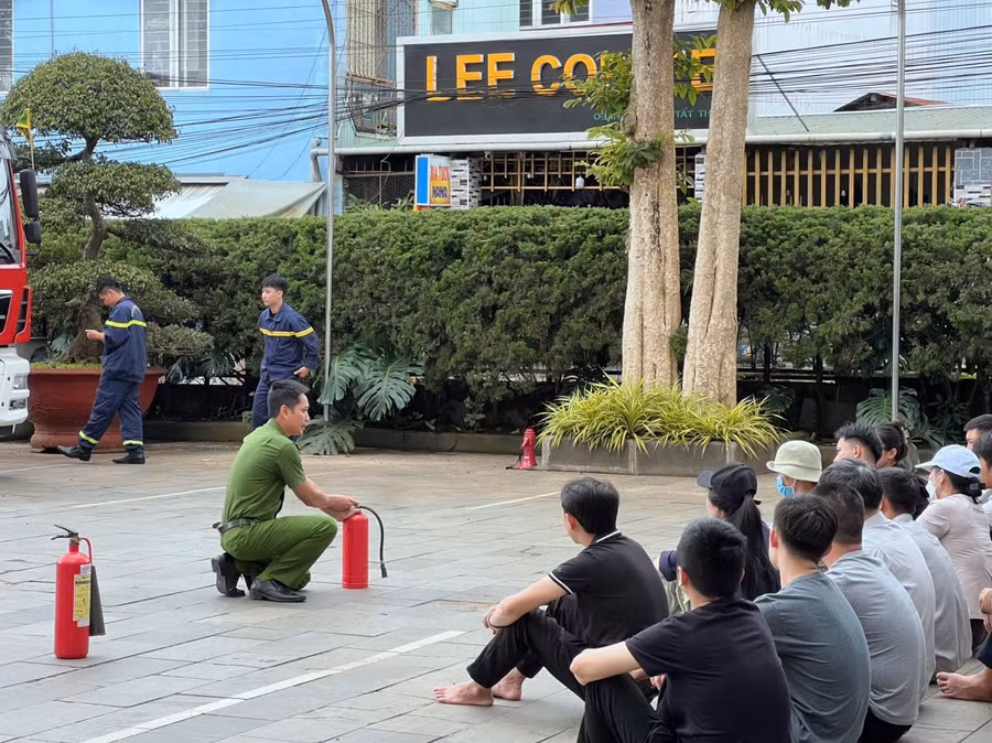 luc-luong-chua-chay-o-co-so-tai-khach-san-pleiku-da-duoc-thuc-tap-phuong-an-chua-chay-anh-van-giang.jpg