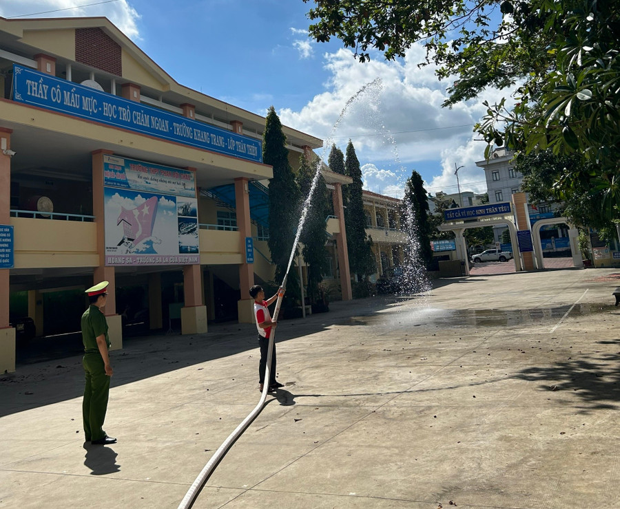 Lực lượng Công an sẽ tiến hành kiểm tra 42 điểm thi trong toàn tỉnh. Ảnh: Văn Ngọc luc-luong-cong-an-se-tien-hanh-kiem-tra-42-diem-thi-trong-toan-tinh-anh-van-ngoc.jpg