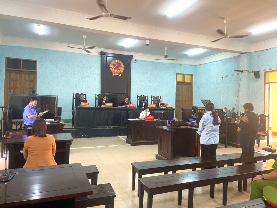 Hội đồng xét xử đã tuyên phạt bị cáo Hiền 20 năm tù. Ảnh: Văn Ngọc hoi-dong-xet-xu-da-tuyen-phat-bi-cao-hien-20-nam-tu-anh-van-ngoc.jpg