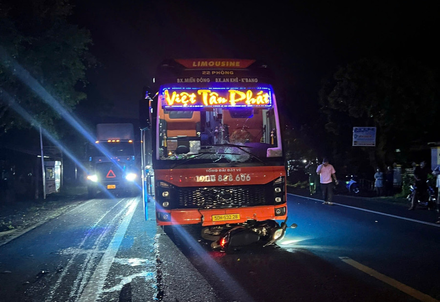 Hiện trường vụ tai nạn khiến anh H. tử vong. Ảnh: Văn Tuân hien-truong-vu-tai-nan-khien-anh-h-tu-vong-anh-van-tuan.jpg