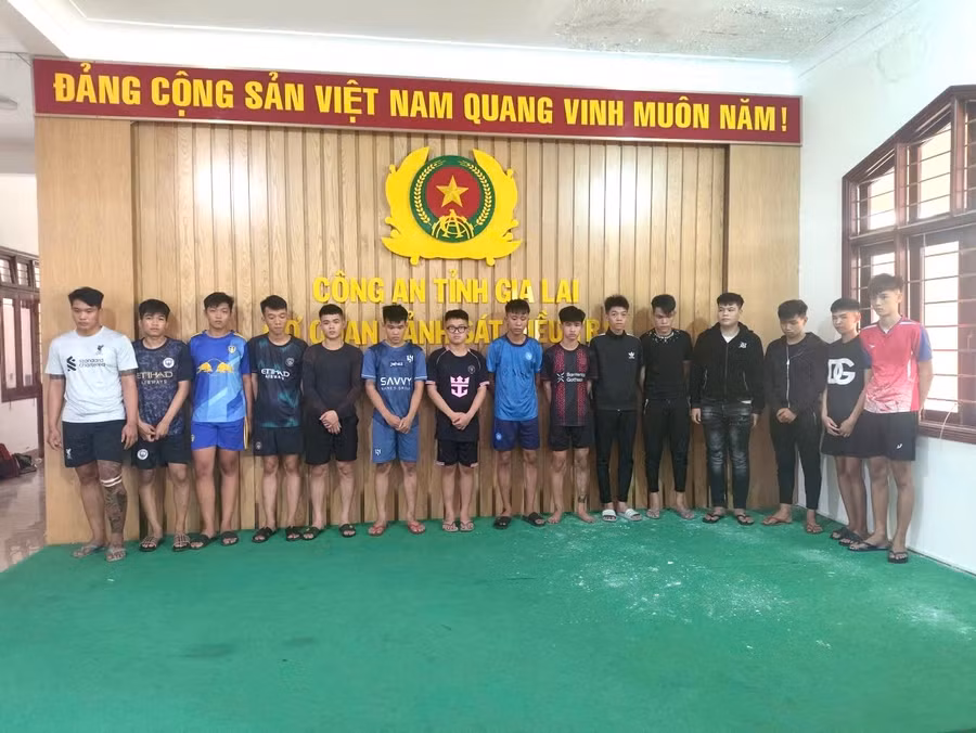 truy-xet-nhanh-vu-hang-chuc-doi-tuong-mang-theo-hung-khi-gay-roi-o-khu-vuc-quy-nhon.jpg