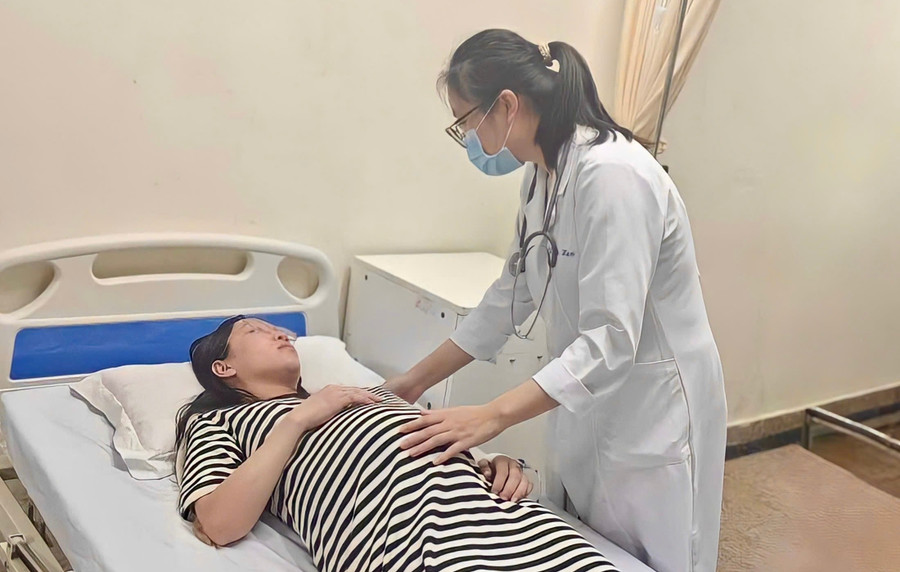 Chị Ánh đã được đưa đến bệnh viện cấp cứu kịp thời. Ảnh: ĐVCC chi-anh-da-duoc-dua-den-benh-vien-cap-cuu-kip-thoi-anh-dvcc.jpg