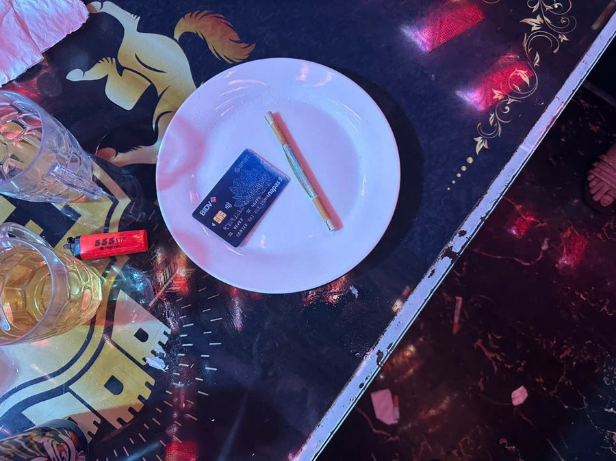 Dụng cụ các đối tượng sử dụng để "bay lắc" trong quán karaoke. Ảnh: Duy Hải dung-cu-cac-doi-tuong-su-dung-de-22bay-lac22-trong-quan-karaoke-anh-duy-hai.jpg