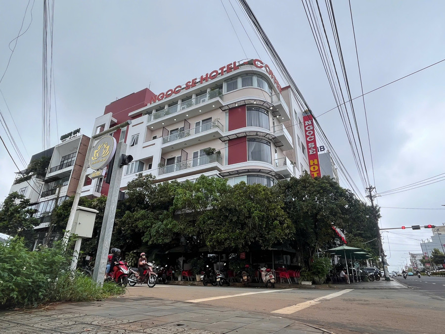 Phòng Cảnh sát Hình sự vừa triệt phá tụ điểm mại dâm ở khách sạn Ngọc Sê. Ảnh: Văn Ngọc phong-canh-sat-hinh-su-vua-triet-pha-tu-diem-mai-dam-o-khach-san-ngoc-se-anh-van-ngoc.jpg