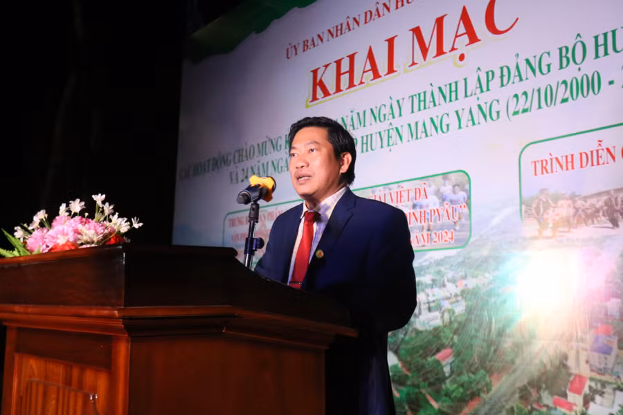 chu-tich-ubnd-huyen-mang-yang-le-trong-phat-bieu-tai-buoi-le-anh-van-ngoc-4182.jpg