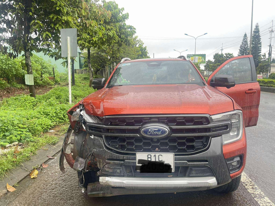 Tài xế xe bán tải đã rời khỏi hiện trường sau vụ tai nạn. Ảnh: Minh Hiếu tai-xe-xe-ban-tai-da-roi-khoi-hien-truong-sau-vu-tai-nan-anh-minh-hieu.jpg