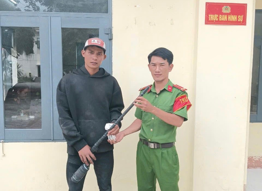 Anh Phớt được Công an xã biểu dương vì tinh thần tự giác. Ảnh: Hòa Bình anh-phot-trai-da-duoc-cong-an-xa-ia-pa-bieu-duong-anh-hoa-binh.jpg