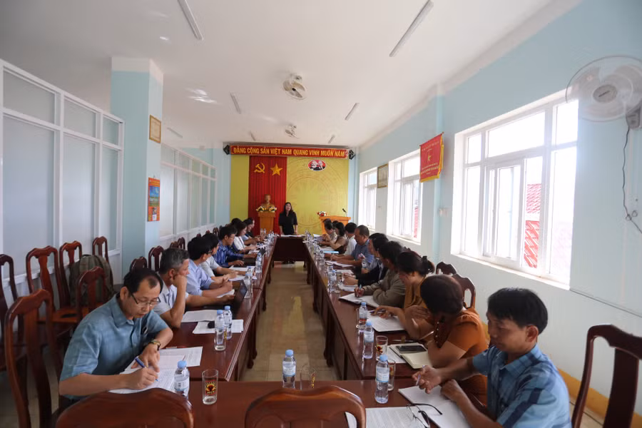 doan-giam-sat-da-lam-viec-voi-ubnd-huyen-mang-yang-va-ubnd-xa-lo-pang-anh-van-ngoc.jpg